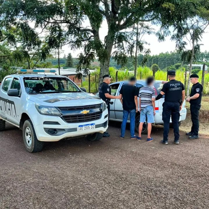 Dejó el auto con las llaves puestas en Eldorado y se lo llevaron, la Policía lo recuperó en Dos de Mayo