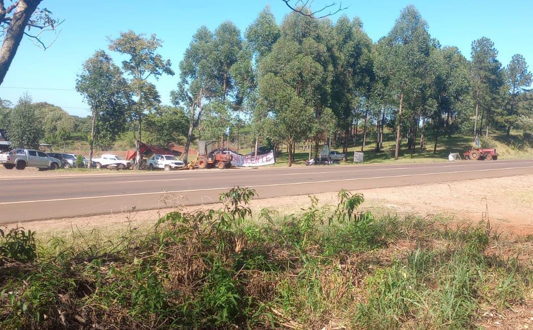 Productores yerbateros continúan manifestación en San Vicente