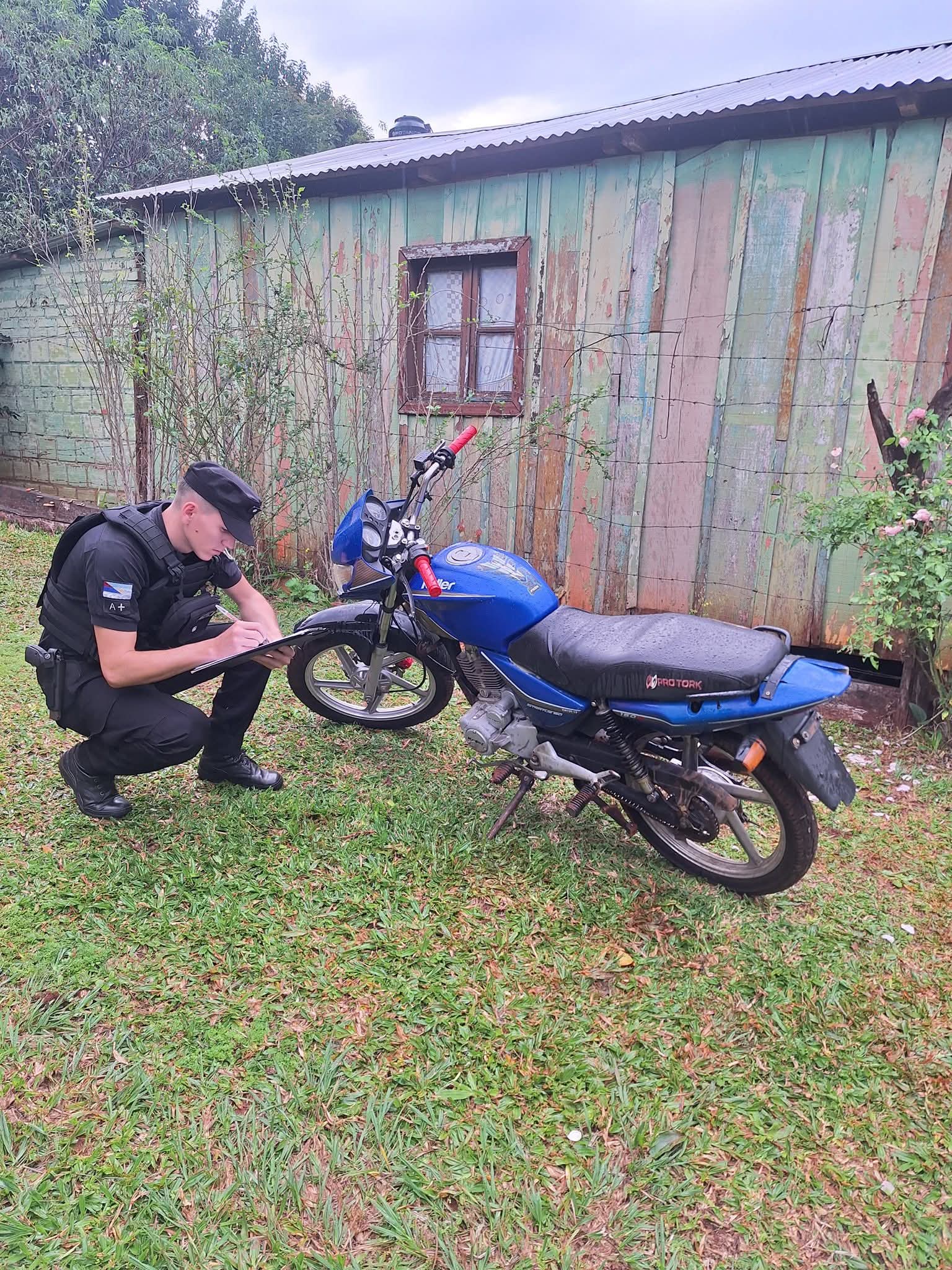 La policía recuperó una motocicleta robada en Leandro N. Alem que fue abandonada en 25 de Mayo