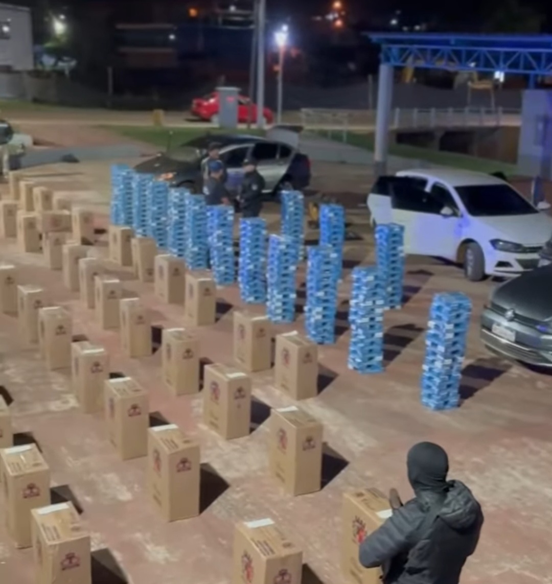 La Policía dio el mayor golpe al contrabando en Misiones: 400 millones en cigarrillos, dos detenidos y tres vehículos secuestrados